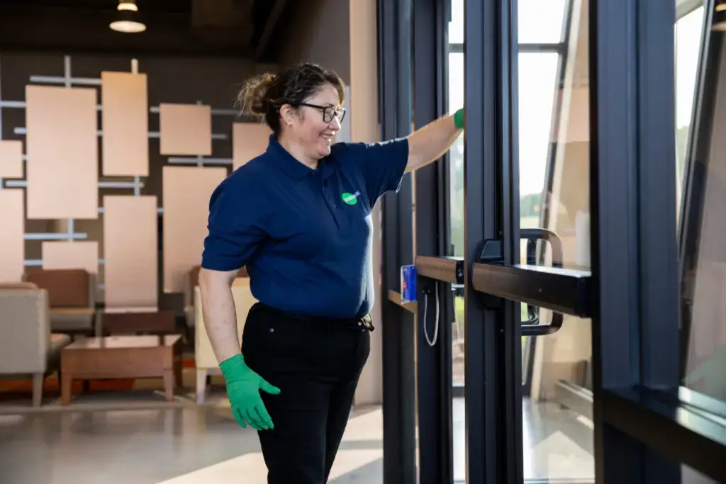 Take a look at this checklist before deciding on commercial cleaners in Milwaukee, WI.