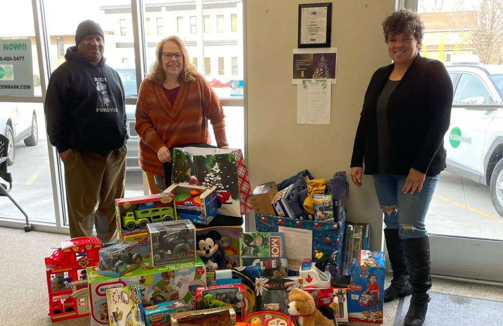 Lincoln's Foster Closet 2